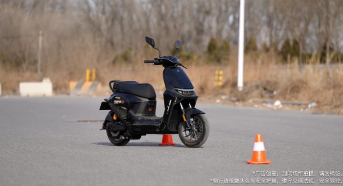 九号鼹鼠自平衡2.0与同频双闪技术亮相，引领智能两轮产业底层竞争变革