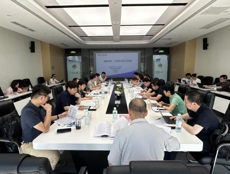 量化派李岩受邀参与中国信息通信研究院、人工智能百人会组织的“模数共振”闭门交流会