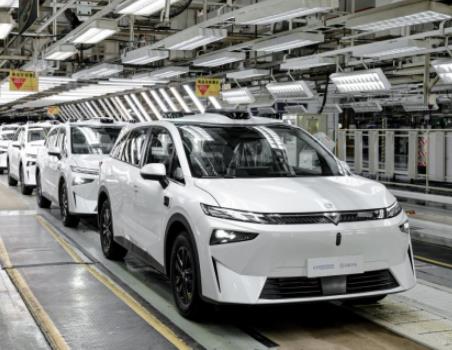 哈啰Robotaxi进程再加速,首款自研车型量产交付