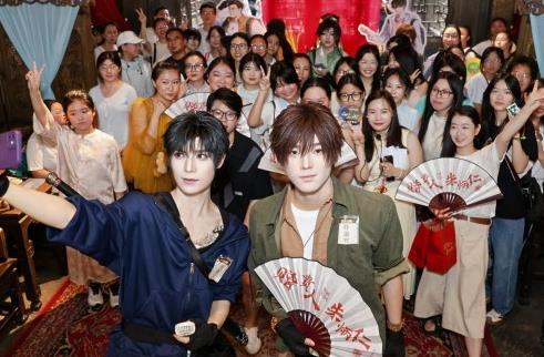 江南铜屋首联《盗墓笔记》千名稻米共赴沉浸式铜雕盛宴,多元业态同步亮相