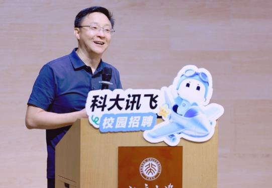 清北校招现场，刘庆峰一句话戳破真相：文科理科之争，根本是个伪命题