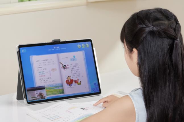 开学季学习机大换代，电动摄像头成安全“新标配”