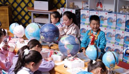 科学体验教室走进内蒙古赤峰 京东携手得力落地首间AI地理主题教室