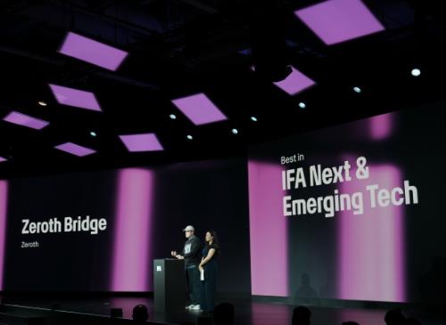 元点机器人Bridge斩获IFA年度创新奖,全球首款AI原生人形机器人柏林首秀